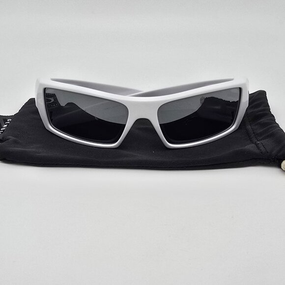 *SOLD* Oakley 03-474 Gascan White Frame Black Iridium Lens Sunglasses w/ Case - Picture 1 of 16